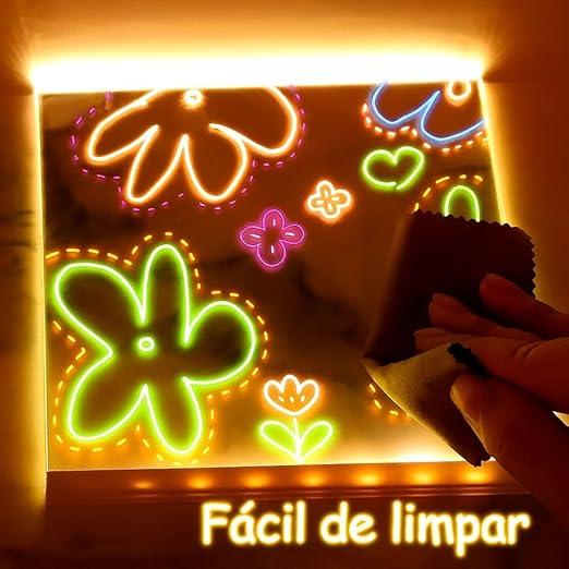 Desenho luminoso sendo apagado com pano